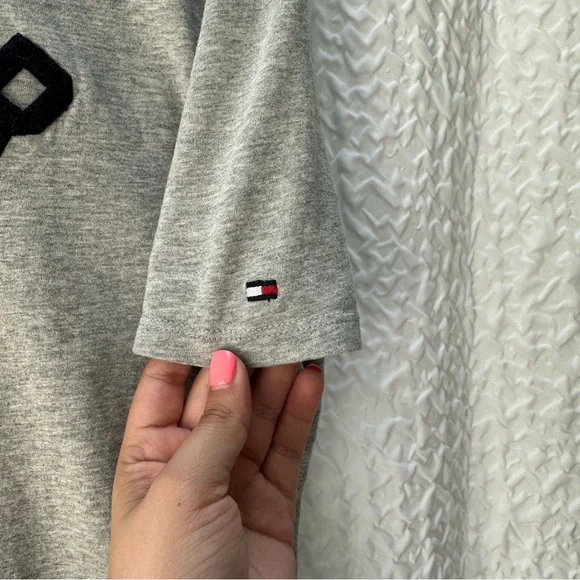 Men’s Tommy Hilfiger Gray Short Sleeve Tee Size L - Picture 3 of 7